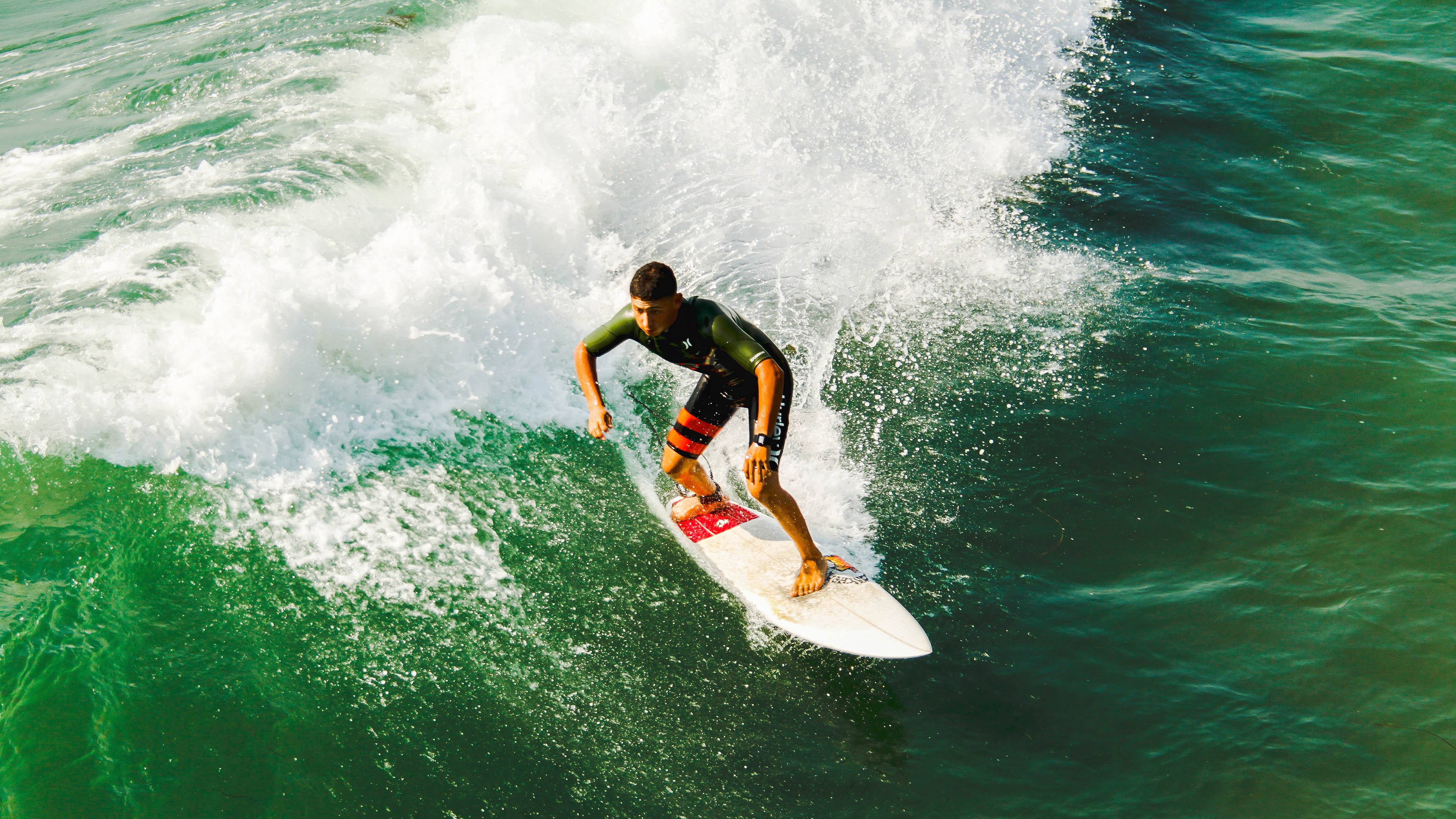 青少年篮球训练注重技能细节提升实战能力和竞技水平，青少年篮球技术训练内容
